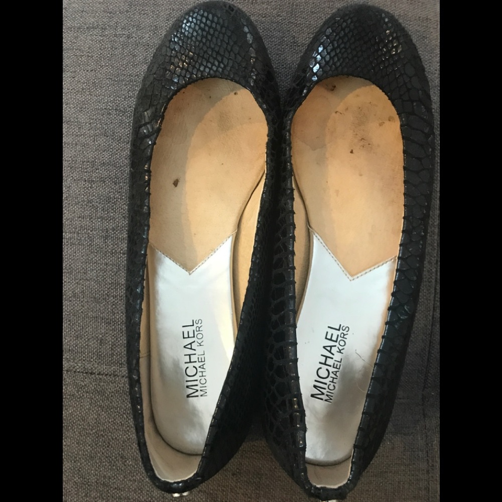 Michael Kors patent snakeskin flats! Size 9